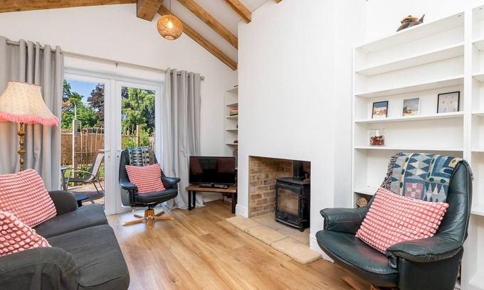 Combe Down Casa | Pass the Keys | Spacious family home with parking