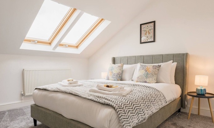 Heswall Casa | Pass the Keys | Spacious 5 BR great base for Liverpool Chester