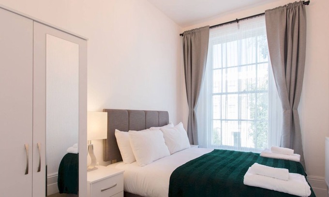 Oval Casa | Pass the Keys | Spacious and bright maisonette in central London