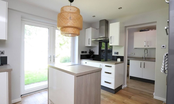 Oxford Casa | Pass the Keys | Spacious 5BR Garden Home - 2 x Parking - Oxford