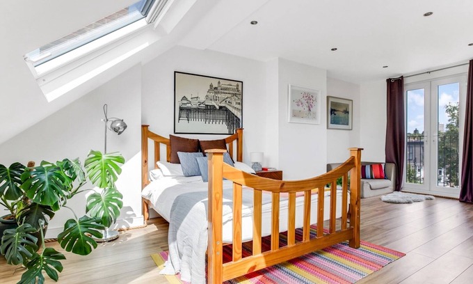 Graveney Casa | Pass the Keys | Stunning 3BR House with Garden Oasis