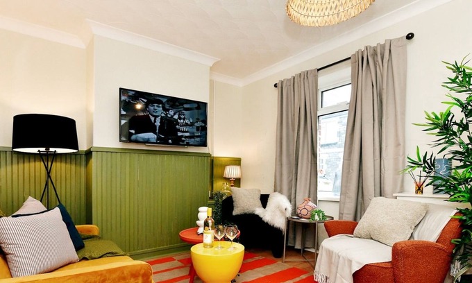 Splott Otro | Pass the Keys | Stylish 2 Bed Home Close to City