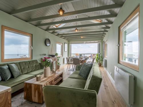 Leigh-on-Sea Casa | Pass the Keys The Pontoon