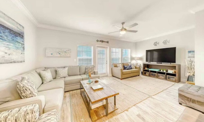 Corpus Christi Casa | Pathway to the Sea Su