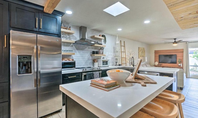 Litchfield Park Casa | Patio and Workspace Litchfield Park Vacation Rental