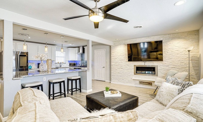 Hurst Casa | Patio & Fenced Yard: Newly Renovated Hurst Home!