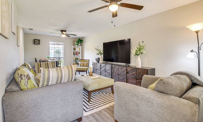 Hinesville Casa | Patio for Al Fresco Dining: Home in Hinesville!