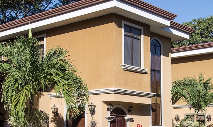 Coco Condominio | Patio Casa En La Playa Costarricense. Cerrado con seguridad 24/7