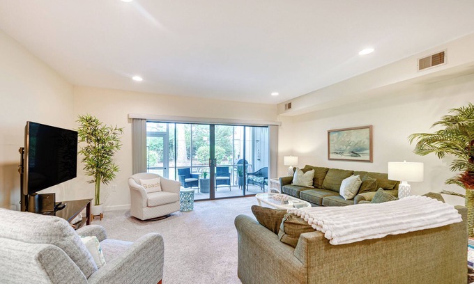 North Myrtle Beach Casa | Patio + Pool Access: North Myrtle Beach Retreat!