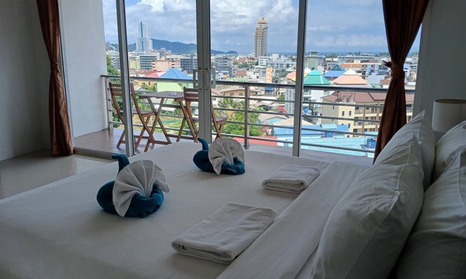 Patong Apartamento | Sea view studio in Patong - pool, gym & parking D5