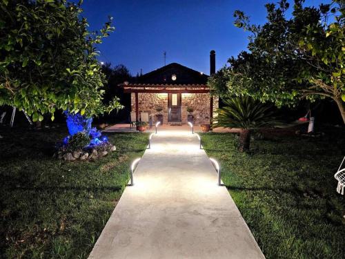 Mindiloglion Casa | Patras stonehouse with large yard - Πέτρινο σπίτι με αυλή
