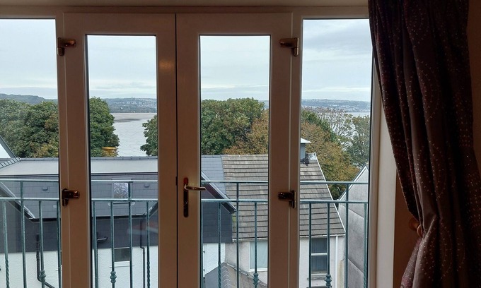 Mumbles Hotel | Patricks Boathouse