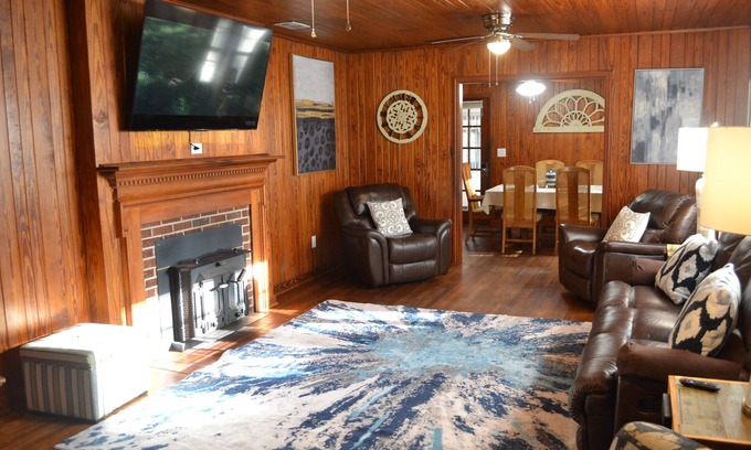 Hinesville Casa | Patriot's Post near Fort Stewart