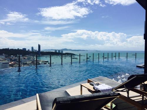 Pattaya Bay Apartamento | Pattaya Beach Sea View Rooftop Pool Resort