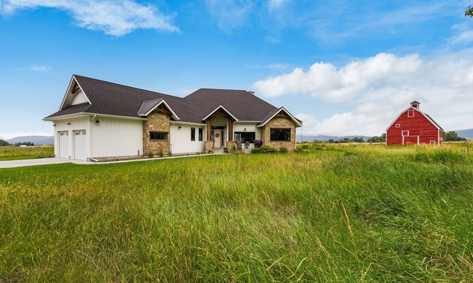 Bozeman Casa | Patterson Farm - Beautiful Home Just South of Bozeman Near Hyalite Canyon!
