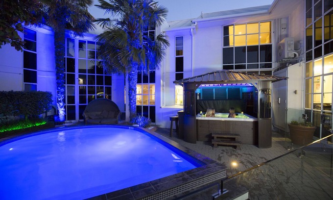 Merivale Hotel | Pavilions Hotel