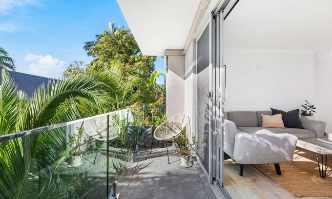 Bondi Beach Apartamento | Paw-friendly 2BR Bondi pad with parking, great location