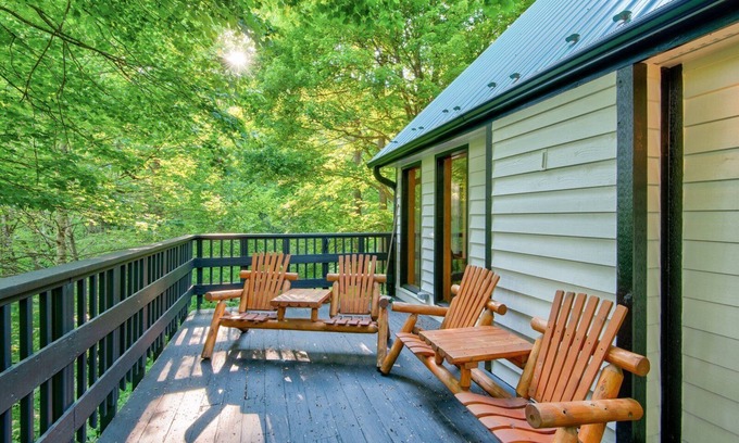 Boone Casa | Paws A While- Hot Tub, Pool Table, Firepit & More!