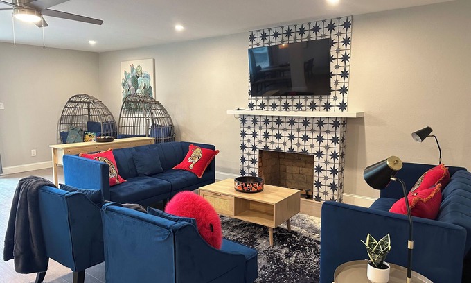 Northgate Casa | Paxton House 3 bedr 2 bath walk to Discovery Park & Aftershock Yard Grill Garage
