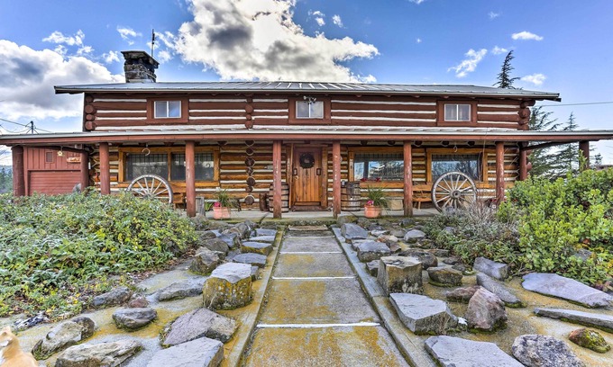 Lyonsville Cabina | Paynes Creek Home w / jacuzzi y vistas!