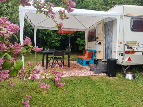 Montalembert Otro | Pays de Joie - Caravan La Bohème