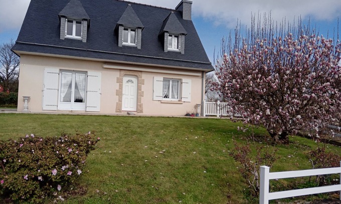 Saint-Evarzec Casa | Pays Fouesnantais "Chez Germaine" house, 10 minutes from beaches and Quimper.