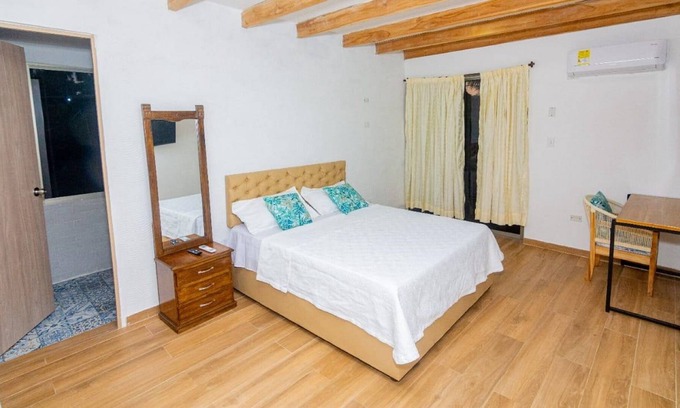 Tierra Bomba Island Casa | PB-C6 HABITACIÓN TIPO CABAÑA EN ISLA CON DESAYUNO Y JACUZZI PRIVADO