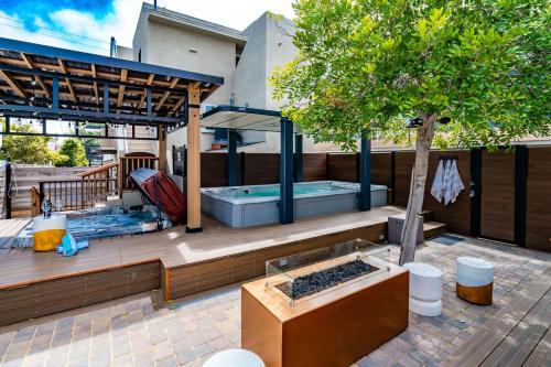 North Pacific Beach Casa | PB Compound Getaway Steps to Surf and Sand