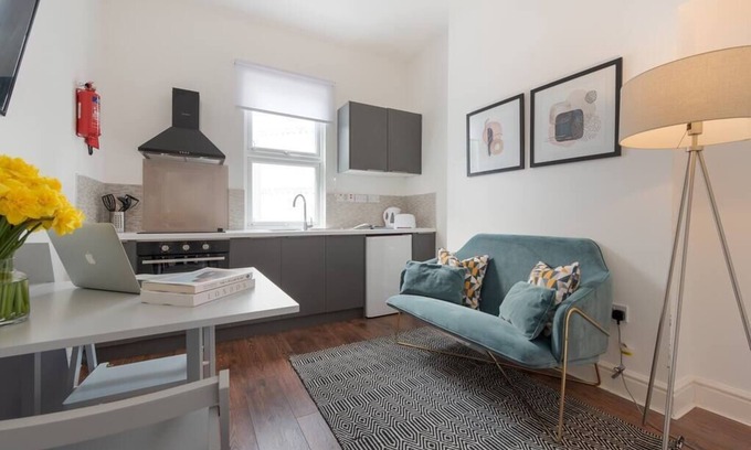 Abingdon Apartamento | PBC | Studio Apartment Earl's Court 121 EC4