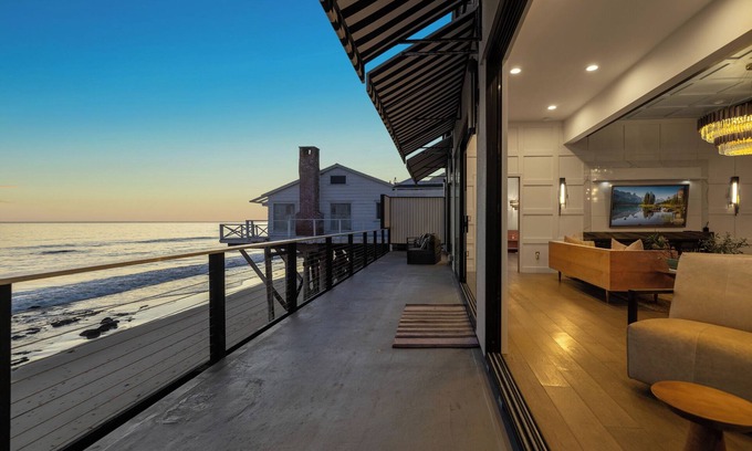 Eastern Malibu Villa | PCH Paradise - PCH Retreat with Oceanfront 4 Bd, 4 Ba, Spa & Rooftop
