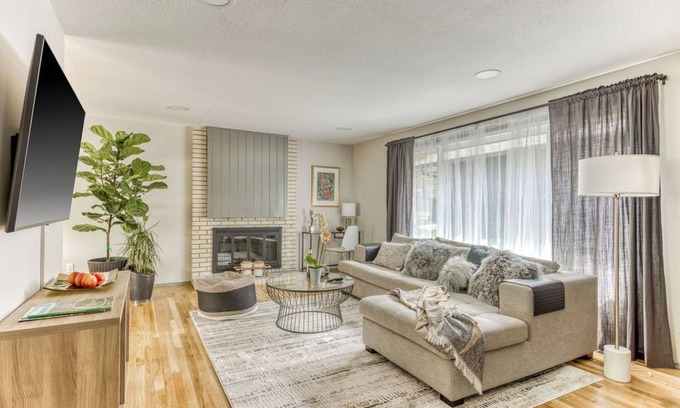 West Haven-Sylvan Casa | PDX Launching Pad - 2 bedroom house in a close-in, quiet Portland neighborhood
