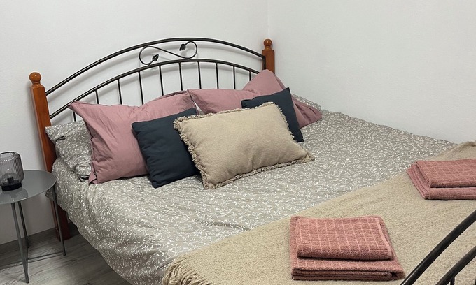 Brloh Apartamento | Peaceful 1-Bedroom Apartment in Family Farmhouse in Brloh
