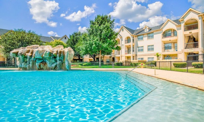 Far North Dallas Apartamento | Peaceful 1BR Unit With Balcony