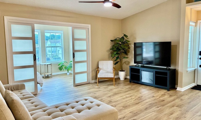 Garden City Condominio | Peaceful 2-bedroom condo at the beach with a water view!