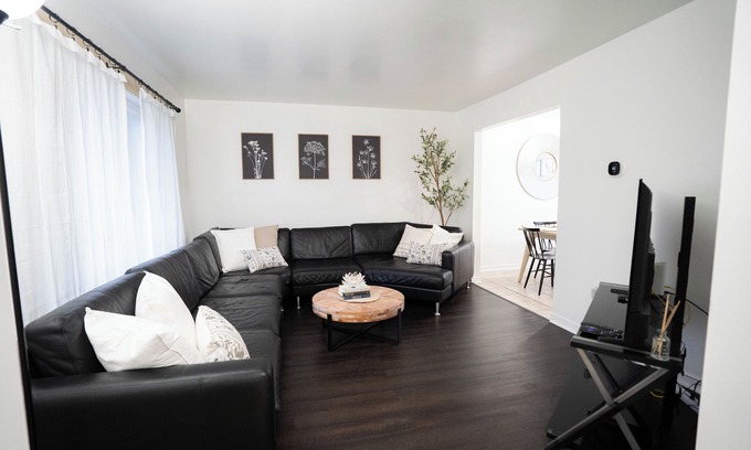 Madison Heights Casa | Spacious 3-Bedroom Getaway in Madison Heights – Ideal for Families & Groups