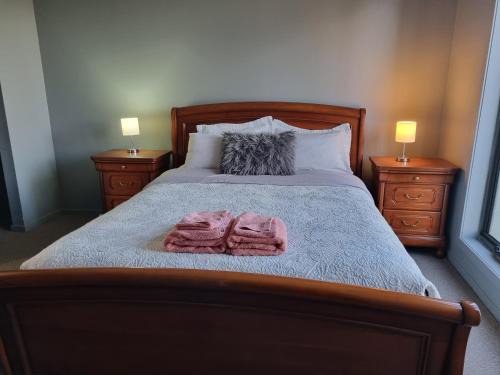 Kurunjang Casa | Peaceful 3 bedroom house in Melton Vic