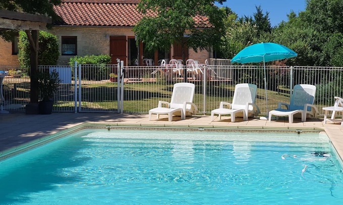 Salviac Casa | Peaceful 5-person gîte with secure pool (sleeps up to 9)
