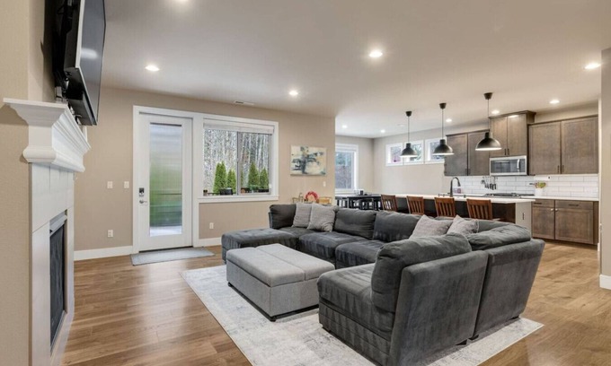 Renton Casa | Peaceful 5BR Family Retreat