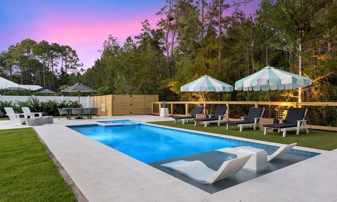 Seacrest Cabaña | Peaceful Adult Retreat w/ Huge Heated Pool + Bikes + Beach Gear
