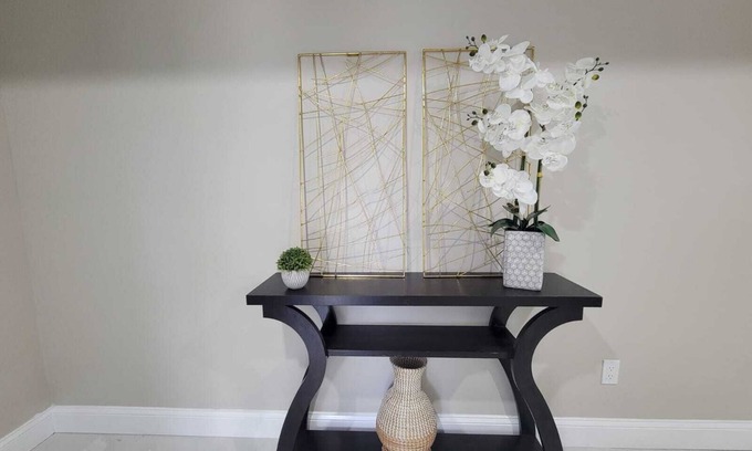 Greater Northdale Casa | Peaceful and convenient 4-bedroom house in lovely Tampa with AC