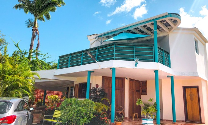 Sainte-Anne Apartamento | Peaceful and spacious APT, with balcony + Jacuzzi 5min from beach
