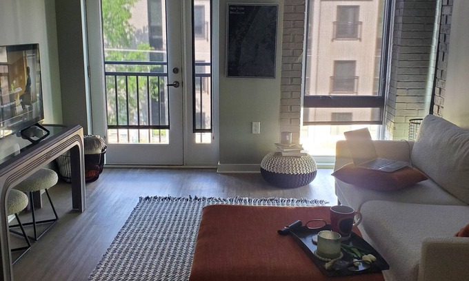 Nashville Apartamento | Peaceful and spacious one-bedroom apartment 20' from downtown!