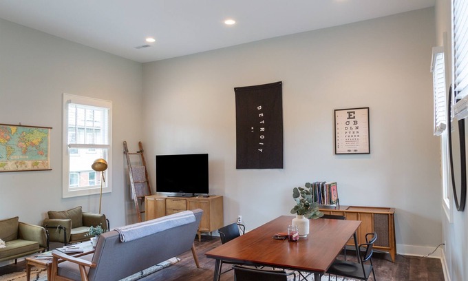 Detroit Apartamento | Peaceful and Stylish Historic Apt!
