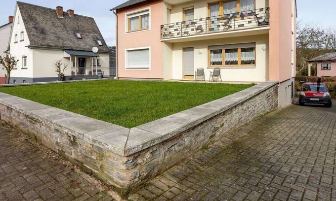Bausendorf Apartamento | Cómodo apartamento en Bausendorf con piscina