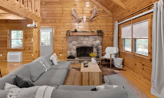 Mount Pocono Cabina | Peaceful Area Near Attractions