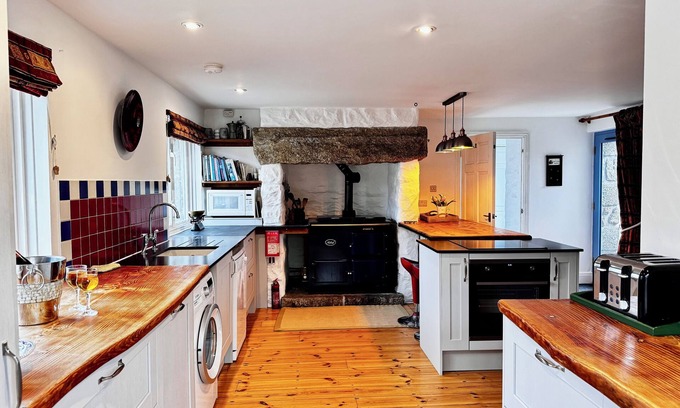 Chysauster Casa | Peaceful barn retreat- star gazing & country walks close to St Ives and Marazion