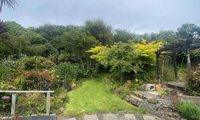 Omaui Apartamento | Peaceful beachside studio. Pet friendly