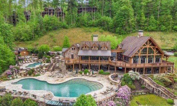 Bear Lake Reserve Cabaña | Peaceful Bear Lake Reserve home near Castle Ladyhawke wedding venue & Cashiers