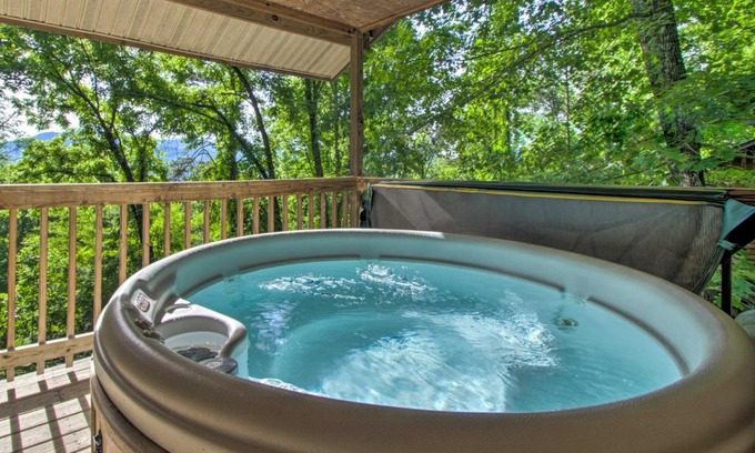 Bryson City Casa | Peaceful Bryson City Cabin - Fire Pit and Hot Tub!