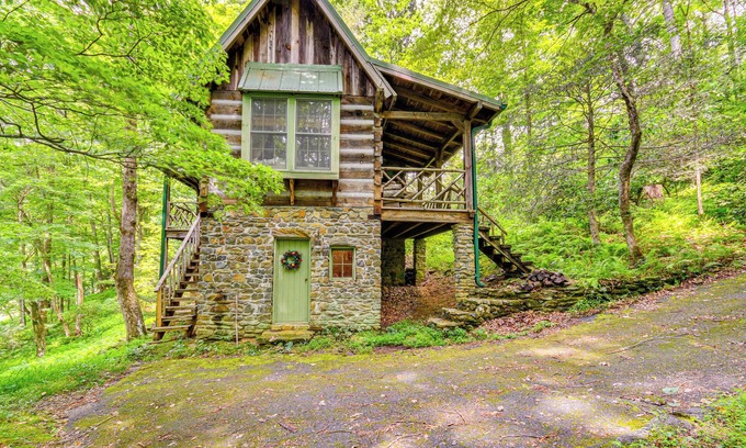 Burnsville Cabina | Peaceful Burnsville Cabin By South Toe River!
